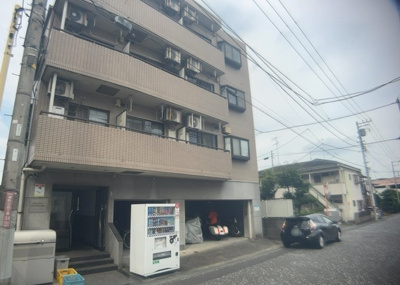 【外観】 | デサンスフチノベ | 外観はマンション管理がされているかの目安になります。築年数が古いと、壁面は劣化してひび割れが生じることも！建物が古びていても細かいところが修繕されていると、きちんと管理されているなぁと感じるでしょう。