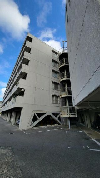 ライオンズマンション千里丘A棟の外観