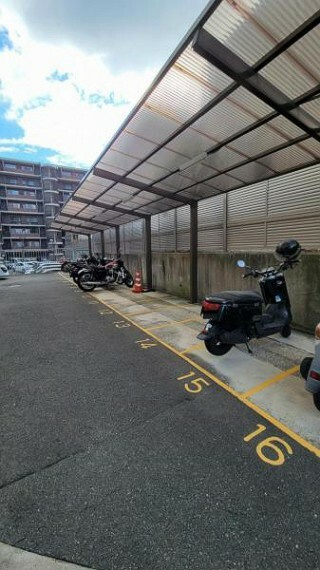 ライオンズマンション千里丘A棟の駐輪場