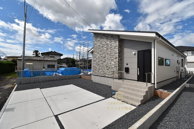 GRACE　水戸市吉沢町　5期 　3の玄関|たっぷり収納できるシューズボックスで玄関もスッキリ！扉の中は可動棚ですので、靴に合わせて高さを自由に変えることができます。（写真は完成イメージ）