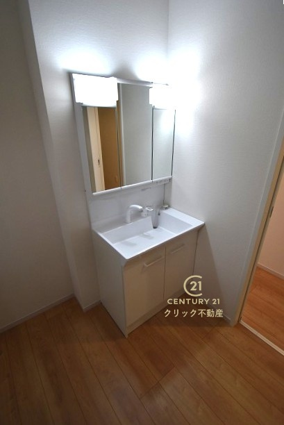 GRACE　水戸市吉沢町　5期 　3の独立洗面台|シャンプードレッサー付き洗面台は、広めで使いやすい、お手入れが楽なデザインです。