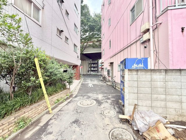 杉並区下高井戸1丁目　新築戸建の前面道路含む現地写真|2026.06.18撮影

現地ご見学希望・資料請求などお気軽にお問い合わせ下さい！
03-5990-5201