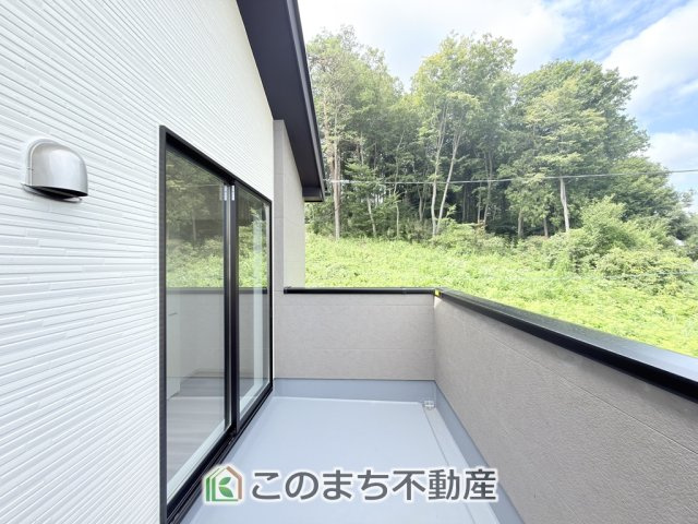リガーレ宇都宮市鶴田町28期のバルコニー|南向きの大型バルコニーは陽当り良好で、たっぷりのお洗濯物もよく乾きます！
