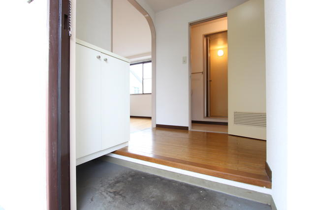 調布市上石原１丁目の賃貸マンションの玄関|別部屋参考写真
