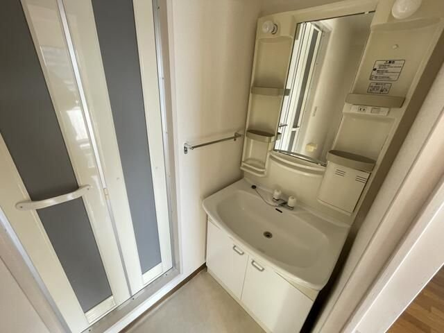 調布市上石原１丁目の賃貸マンションの洗面所|別部屋参考写真
