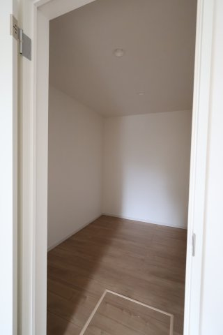 《仲介手数料無料》練馬区大泉学園町２丁目27-44新築一戸建てケイアイグレイスの収納