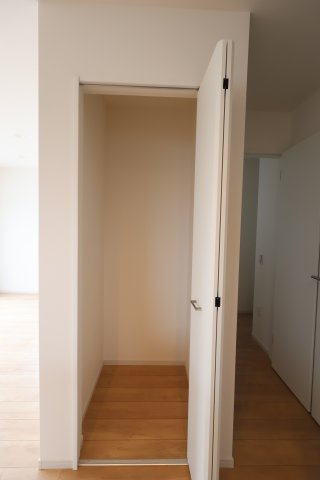 《仲介手数料無料》練馬区大泉学園町２丁目27-44新築一戸建てケイアイグレイスの収納
