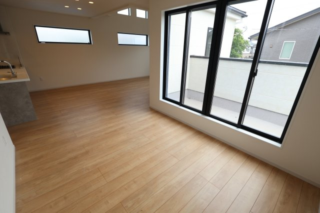 《仲介手数料無料》練馬区大泉学園町２丁目27-44新築一戸建てケイアイグレイスの居間・リビング