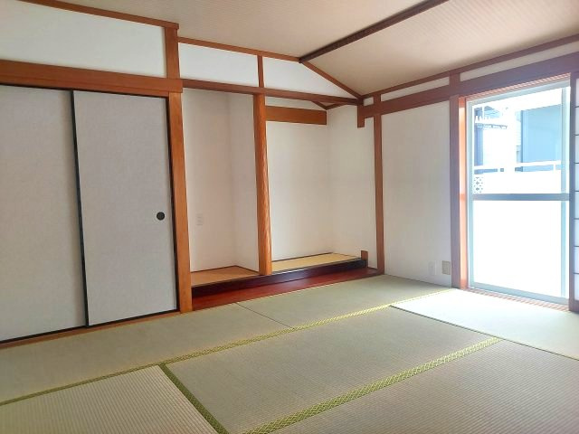 宝塚市安倉南4丁目一戸建の和室|2階和室約8帖