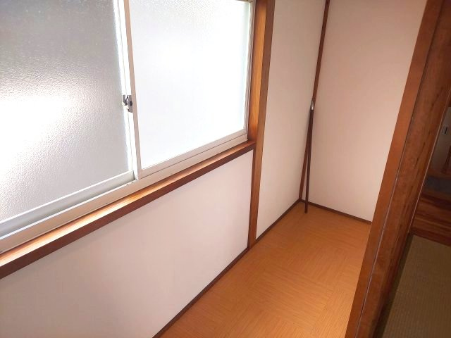 宝塚市安倉南4丁目一戸建のその他|2階和室約8帖　板間