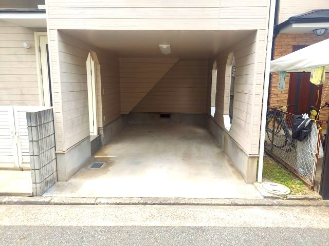 宝塚市安倉南4丁目一戸建の駐車場