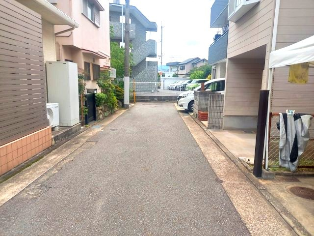 宝塚市安倉南4丁目一戸建の前面道路含む現地写真