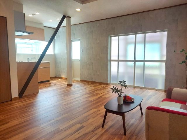 宝塚市安倉南4丁目一戸建の居間・リビング