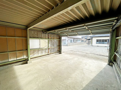 【設備】 | 桜川市御領4LDK中古住宅 | ガレージ付きです、趣味でいかがですか？
