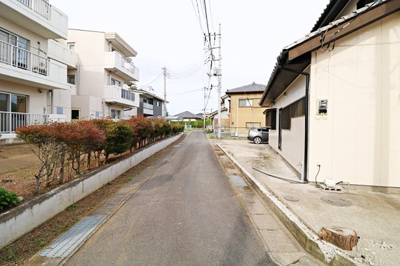 【前面道路含む現地写真】 | 桜川市御領4LDK中古住宅