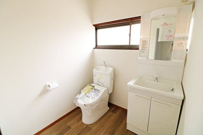 【トイレ】 | 桜川市御領4LDK中古住宅 | 一階トイレ