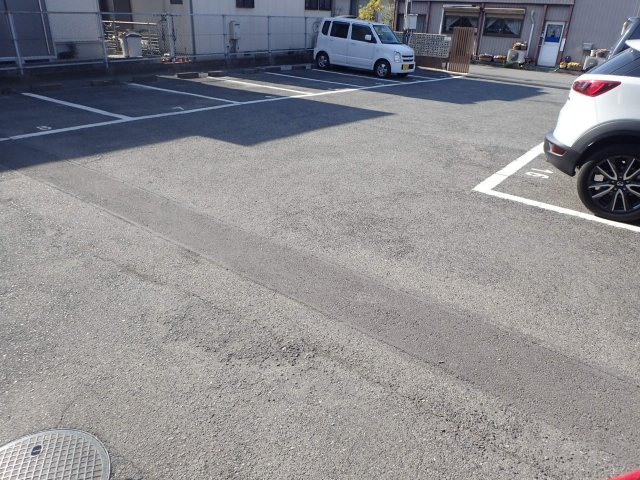 サンライフカトーの駐車場