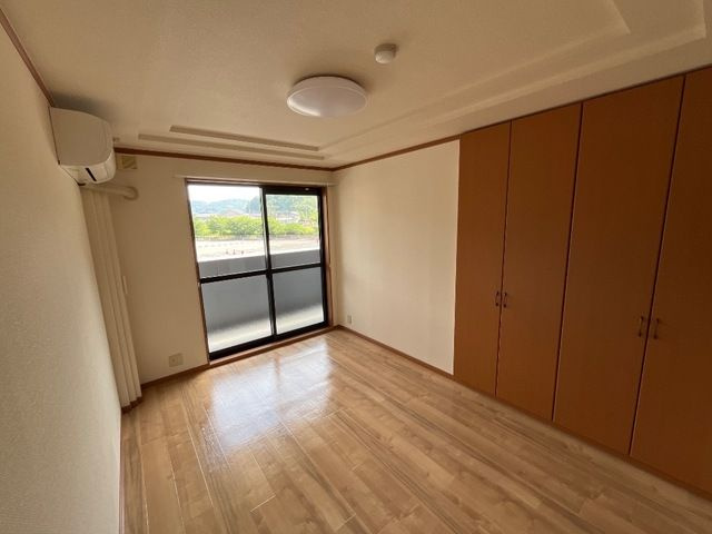 ブルーダイヤモンドの洋室