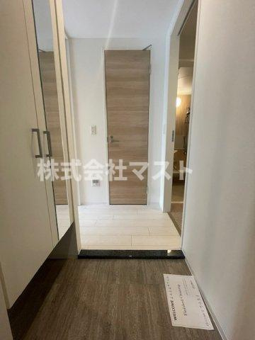 シーズンフラッツ靭本町の玄関