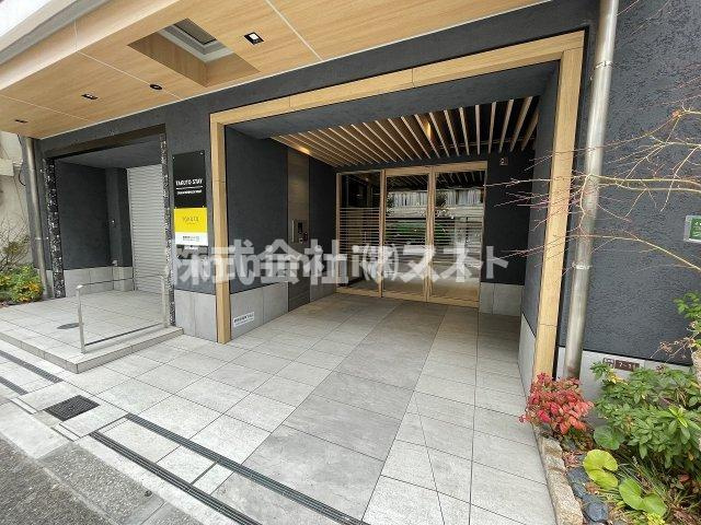 シーズンフラッツ靭本町のエントランス