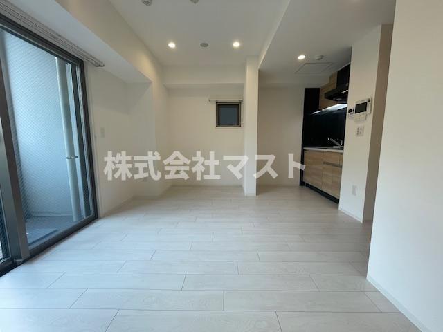 シーズンフラッツ靭本町の居間・リビング