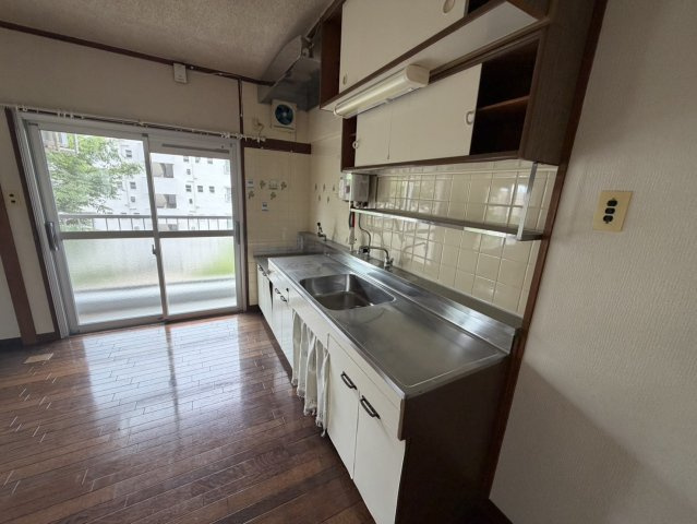 箕面如意谷住宅15号棟のキッチン|■物件内覧・資金計画相談・住宅ローン相談、リフォーム相談、お問合せ受付中■
※当日・翌日のご内覧、ご相談はお電話でのお問合せがスムーズです！
