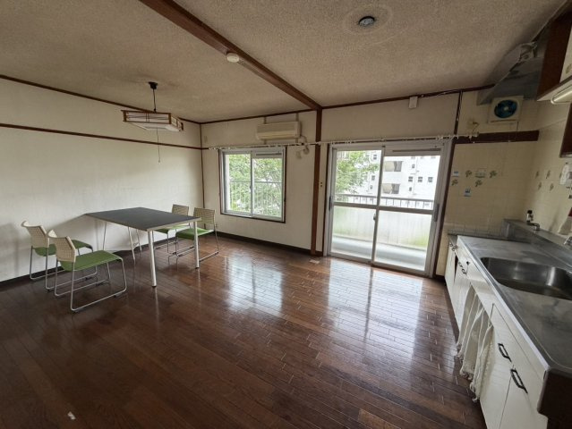 箕面如意谷住宅15号棟の居間・リビング|■物件内覧・資金計画相談・住宅ローン相談、リフォーム相談、お問合せ受付中■
※当日・翌日のご内覧、ご相談はお電話でのお問合せがスムーズです！