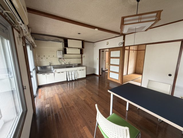 箕面如意谷住宅15号棟の居間・リビング|■物件内覧・資金計画相談・住宅ローン相談、リフォーム相談、お問合せ受付中■
※当日・翌日のご内覧、ご相談はお電話でのお問合せがスムーズです！