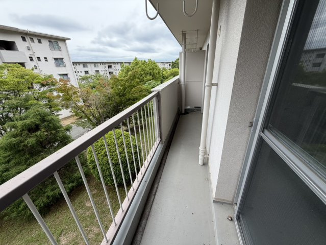 箕面如意谷住宅15号棟のバルコニー|■物件内覧・資金計画相談・住宅ローン相談、リフォーム相談、お問合せ受付中■
※当日・翌日のご内覧、ご相談はお電話でのお問合せがスムーズです！
