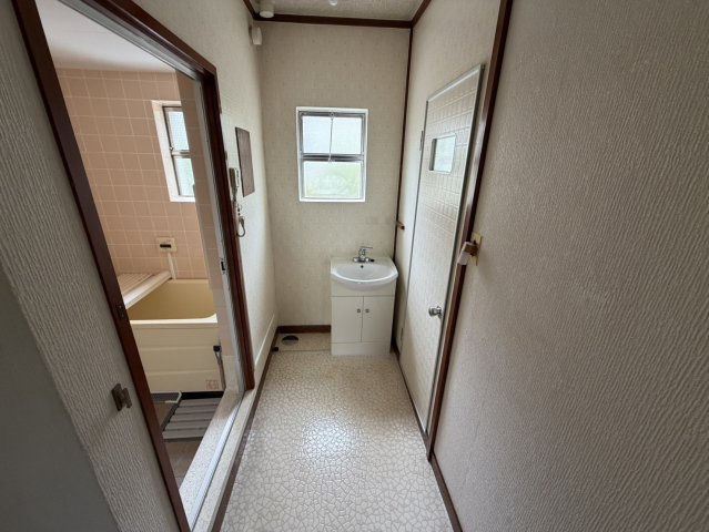 箕面如意谷住宅15号棟の洗面所|■物件内覧・資金計画相談・住宅ローン相談、リフォーム相談、お問合せ受付中■
※当日・翌日のご内覧、ご相談はお電話でのお問合せがスムーズです！