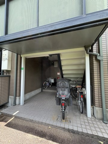 ホワイトビレッジB棟のエントランス|落ち着いたエントランスです