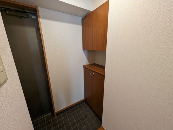PLATZ KAKUOZANの玄関