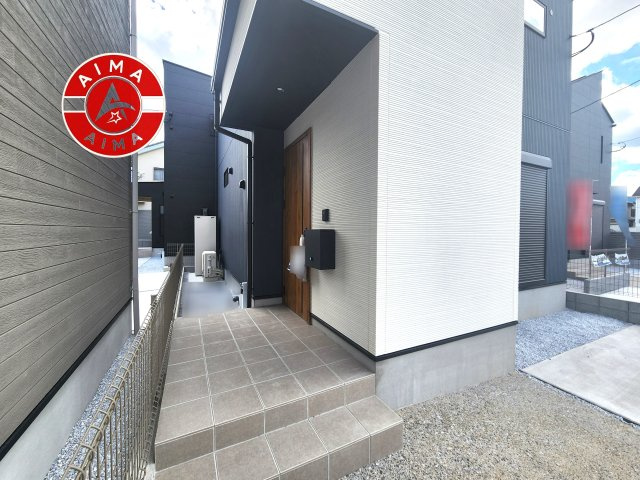 福岡市早良区原8丁目第1-5棟（3号棟）の玄関|おでかけの時も帰った時も、「我が家」を最初に感じでもらえる素敵な空間に。