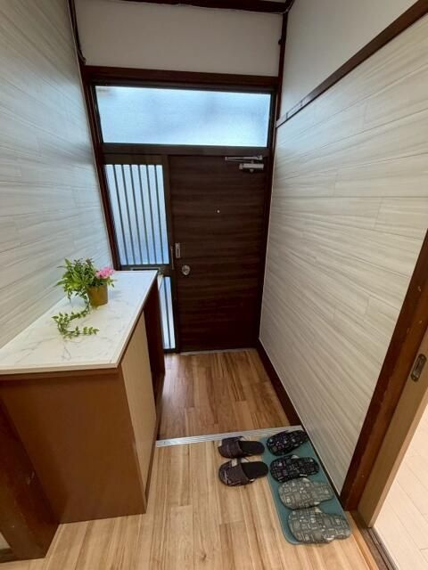 横浜市緑区鴨居３丁目のアパートの玄関