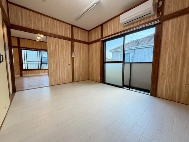 横浜市緑区鴨居３丁目のアパートの居間・リビング