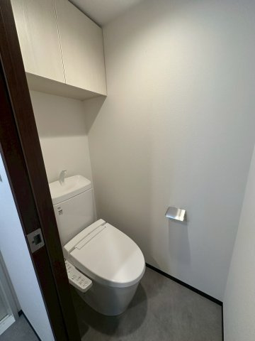 クレヴィスタ井荻のトイレ|落ち着いた色調のトイレです
