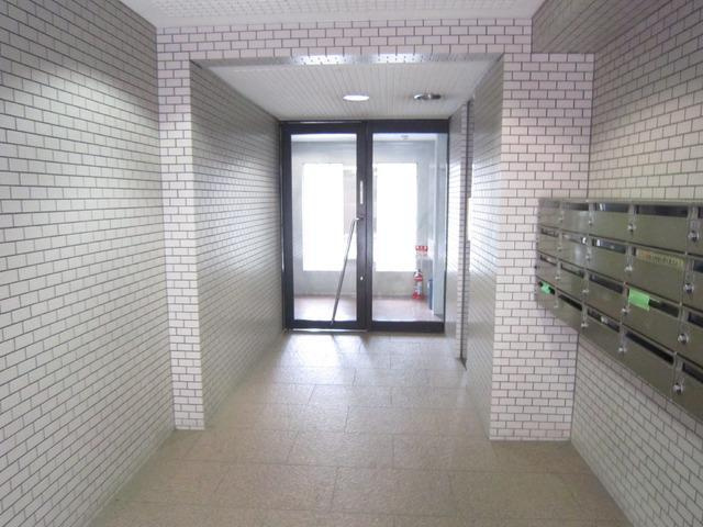 メゾンクレールのエントランス|建物の内部です