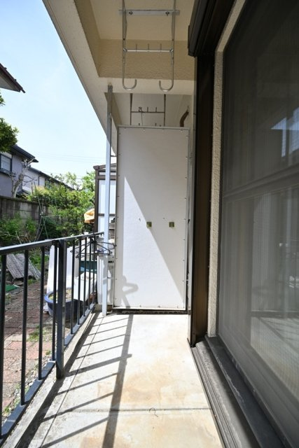 土屋コーポのバルコニー|バルコニーからの眺めを楽しみながら食事をしませんか