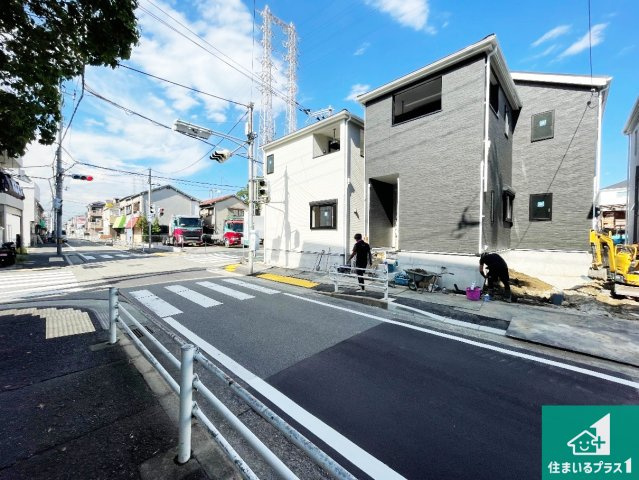 尼崎市大庄中通　第8期　新築一戸建ての前面道路含む現地写真|周辺は落ち着いた街並みの住宅地！子育てがしやすい住環境です！まだ未完成ですが、現地でしかわからない事もございます。是非一度ご覧ください。