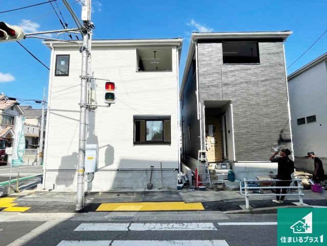 尼崎市大庄中通　第8期　新築一戸建ての外観|周辺は落ち着いた街並みの住宅地！子育てがしやすい住環境です！まだ未完成ですが、現地でしかわからない事もございます。是非一度ご覧ください。