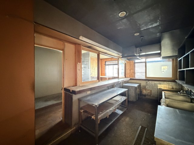 山下様住居付店舗の内装