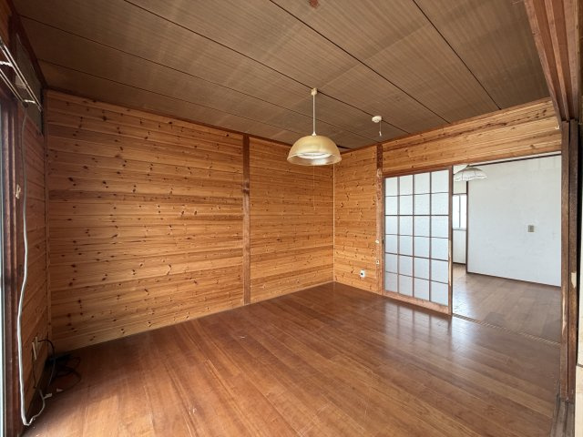 山下様住居付店舗の内装