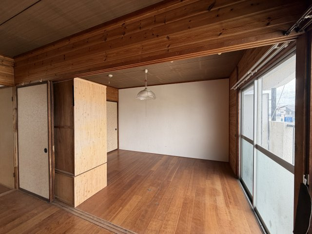 山下様住居付店舗の内装