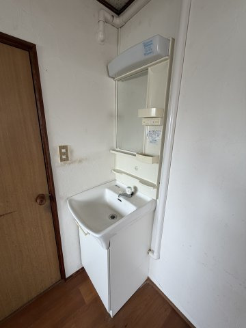 山下様住居付店舗の洗面所