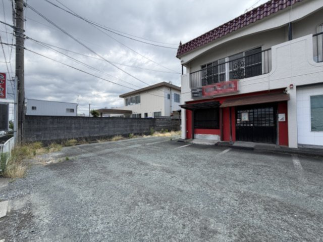 山下様住居付店舗の駐車場