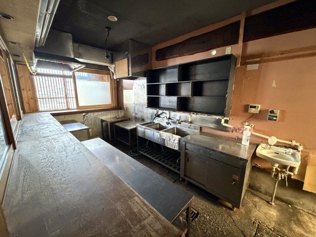 山下様住居付店舗の内装