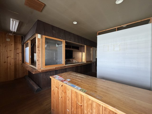山下様住居付店舗の内装