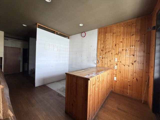 山下様住居付店舗の内装