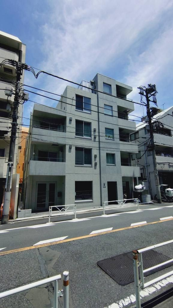 渋谷区初台２丁目の店舗事務所の外観