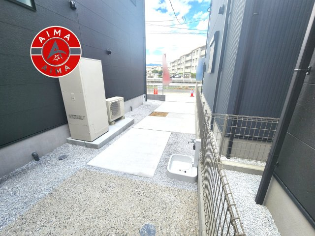 福岡市早良区原8丁目第1-5棟（4号棟）の外観|広々した駐車場です。